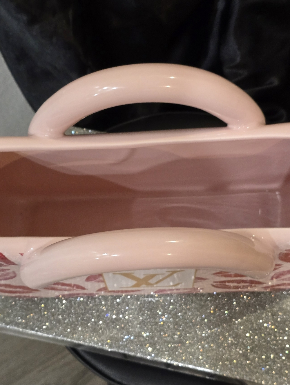 At Home Louis Vuitton Logo Lips Purse-Shaped Decor - Picture 7 of 8